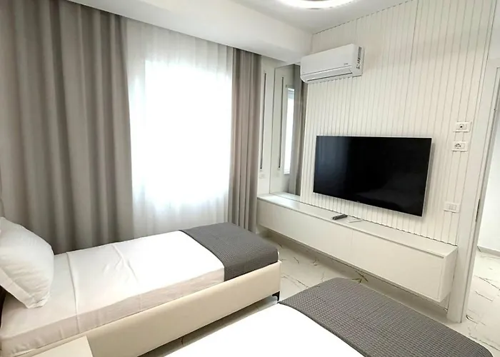 Albania Haven Kafe Flora