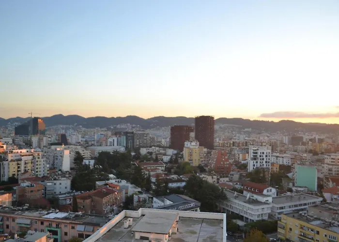 Albania Haven Kafe Flora * تيرانا